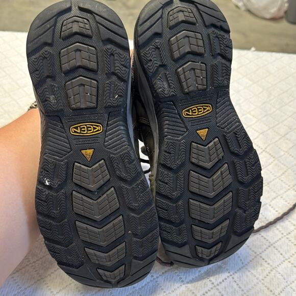 Keen Athletic Shoes Gray and Pink with Steel Toe & Dr Scholls Inserts - Picture 10 of 10